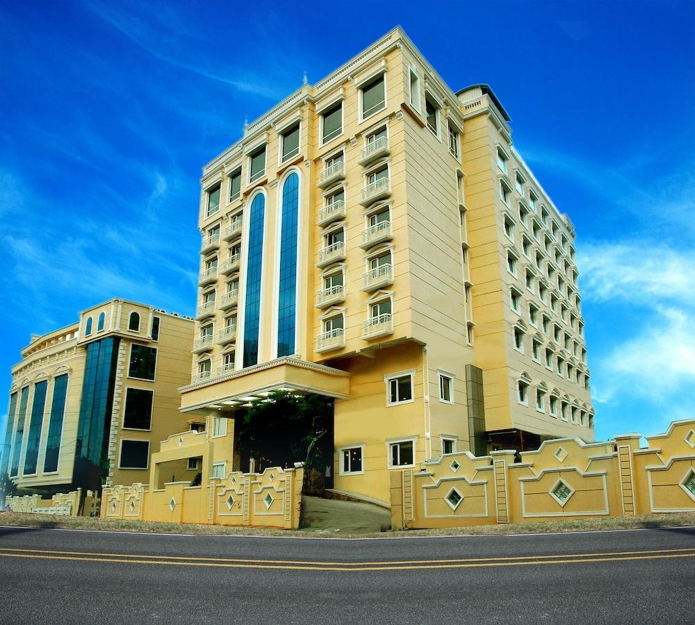 Shenbaga Hotel And Convention Centre Pondicherry Exterior photo